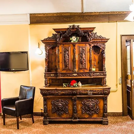 Neue Post ホテル 3*