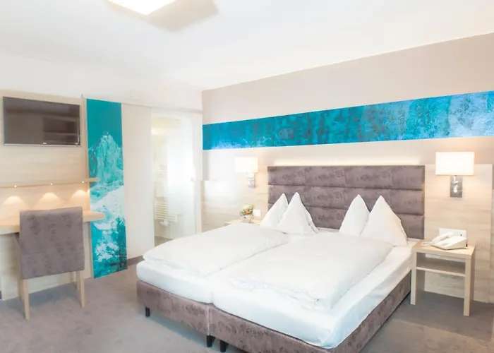 Neue Post Szálloda 3*