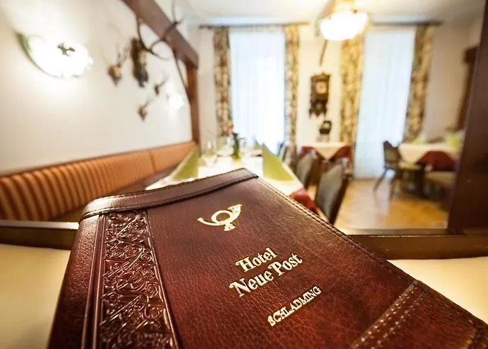 Neue Post מלון