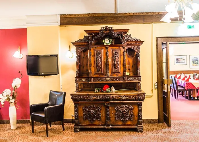 Neue Post ホテル 3*